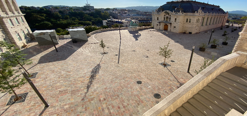 Budapest - Porphyry with natural surface, split sides